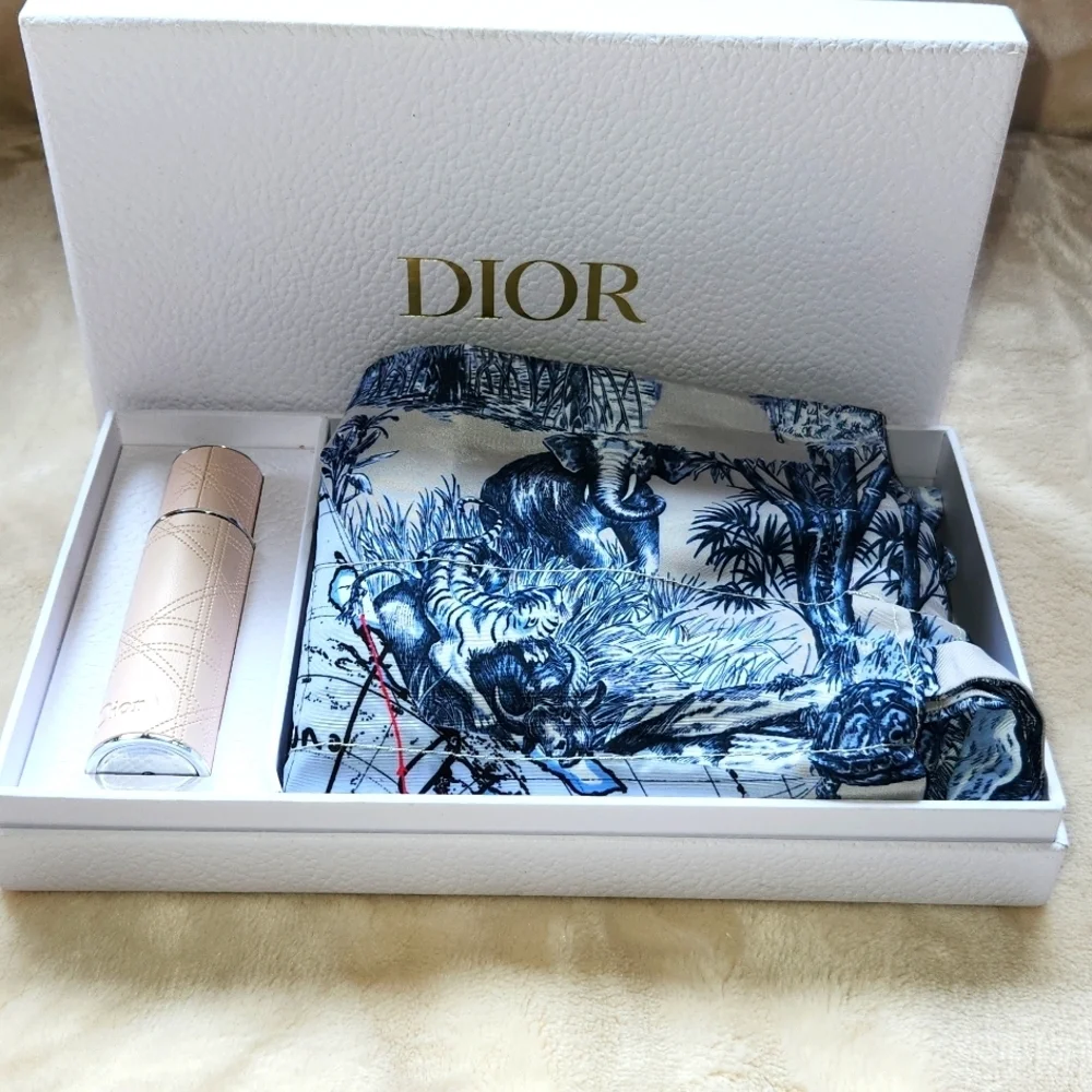 Dior Around The World Pouch And Travel Spray Gift Set (LIMITED‎ EDITION)